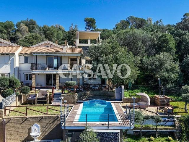 Case e ville in vendita di 160 m² in Via delle Orchidee, 99