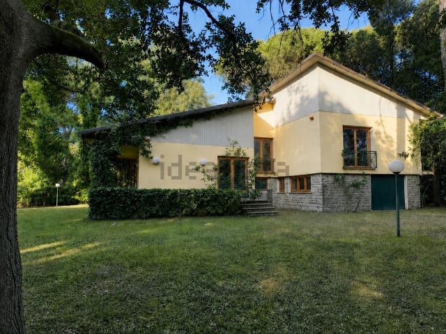 Case e ville in vendita di 160 m² in Via delle Macchie