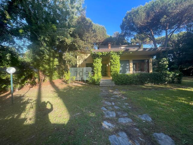 Case e ville in vendita di 160 m² in Via delle Macchie