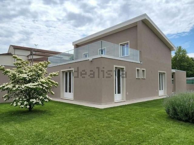 Case e ville in vendita di 160 m² in Via delle Ville, 419