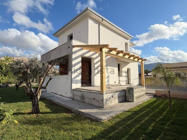 Case e ville in vendita di 160 m² in Via Ferdinando Magellano, 84