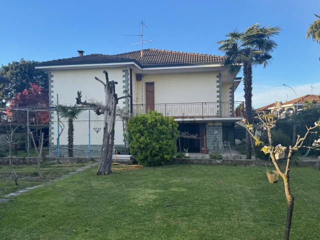 Case e ville in vendita di 160 m² in Via Filippo Turati, 38