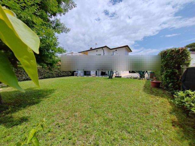 Case e ville in vendita di 160 m² in Via Francesco Carrara