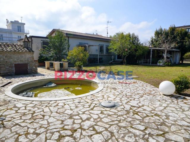 Case e ville in vendita di 160 m² in Via Irlanda