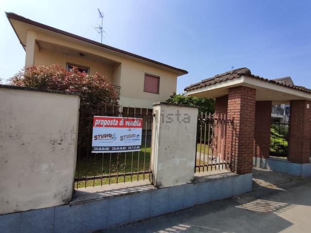 Case e ville in vendita di 160 m² in Via Isella