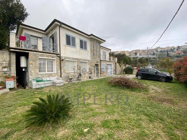 Case e ville in vendita di 160 m² in Via Ospedaletti, 200