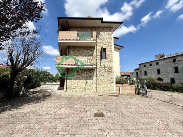 Case e ville in vendita di 160 m² in Via Lodivecchio