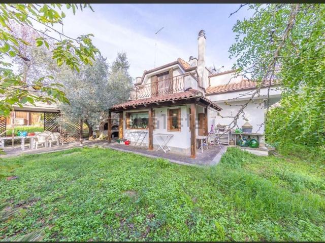 Case e ville in vendita di 160 m² in Via Lago Santo