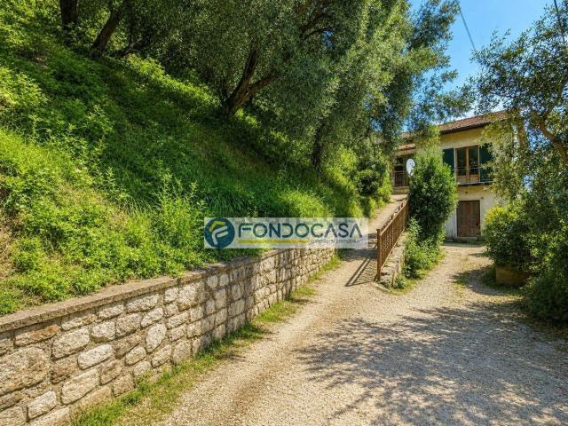 Case e ville in vendita di 160 m² in Via Lenzetti