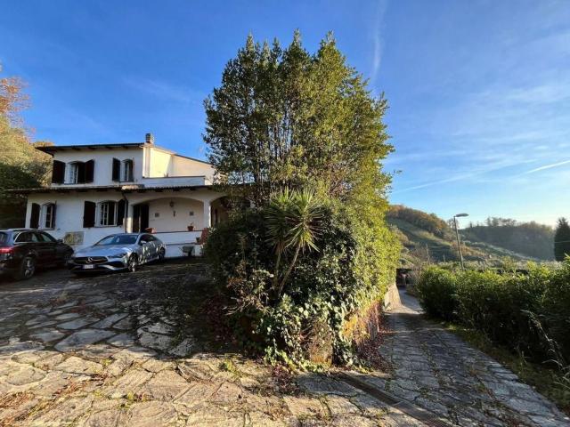 Case e ville in vendita di 160 m² in Via Monteverde