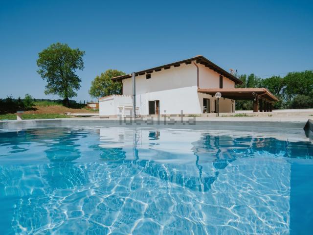 Case e ville in vendita di 160 m² in Via Monte del Gatto