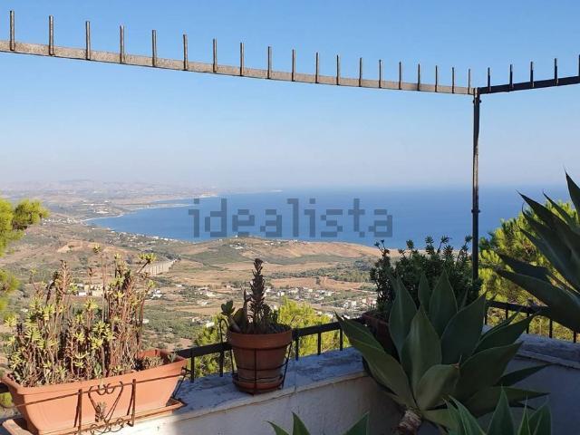 Case e ville in vendita di 160 m² in Via Monte Kronio