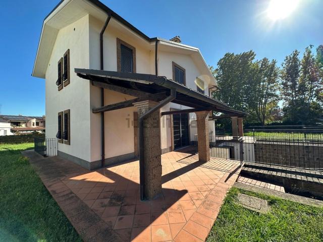 Case e ville in vendita di 160 m² in Via Nepesina, 1