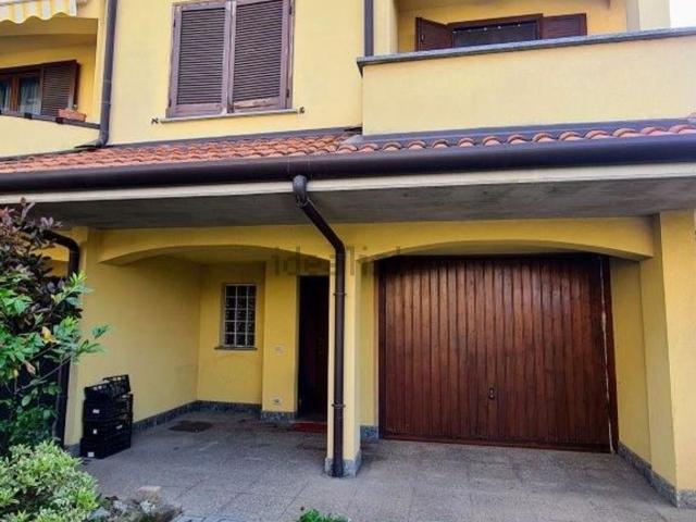 Case e ville in vendita di 160 m² in Via santa colomba, 16