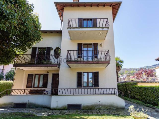 Case e ville in vendita di 160 m² in Via Sempione Nord, 20