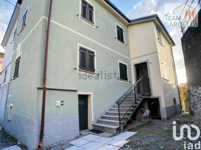 Case e ville in vendita di 160 m² in Via Statale, 69