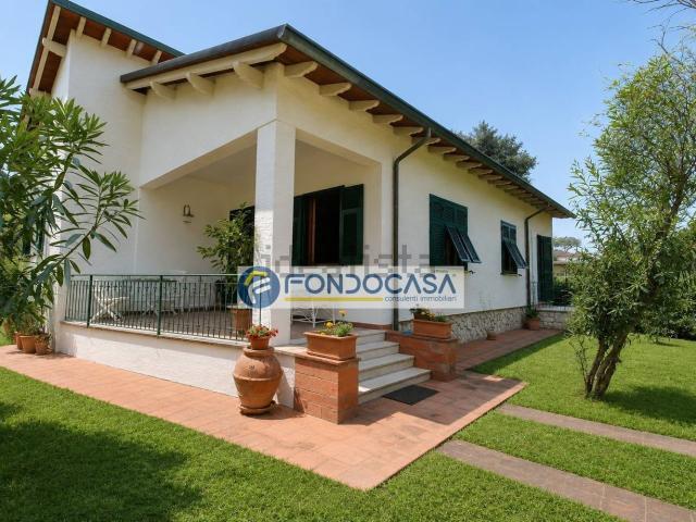 Case e ville in vendita di 160 m² in Via Pola, 29