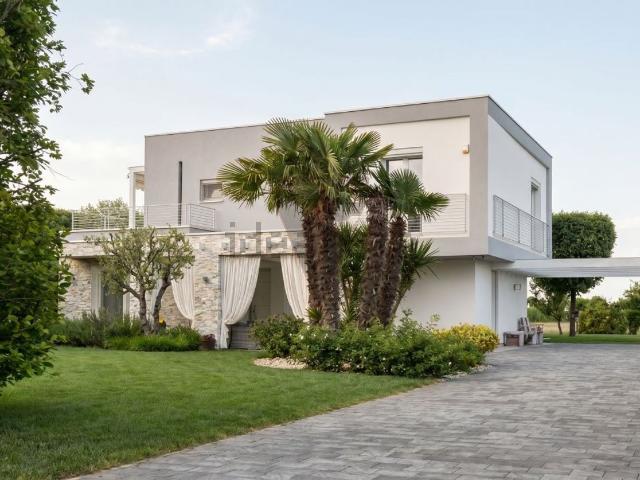 Case e ville in vendita di 160 m² in Via Pava, 28