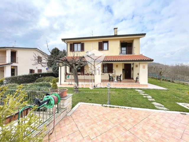 Case e ville in vendita di 160 m² in Via Palestrina, 40