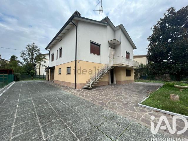 Case e ville in vendita di 160 m² in Via per Modena