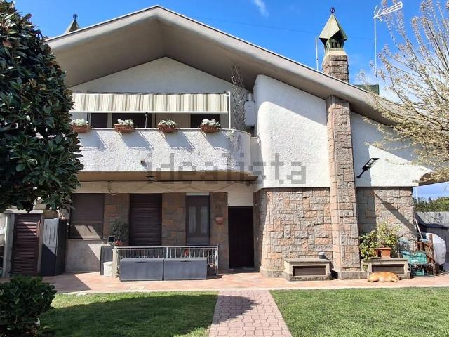 Case e ville in vendita di 160 m² in Via Piave, 22