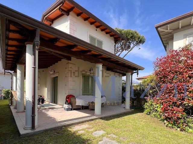 Case e ville in vendita di 160 m² in Via Piave