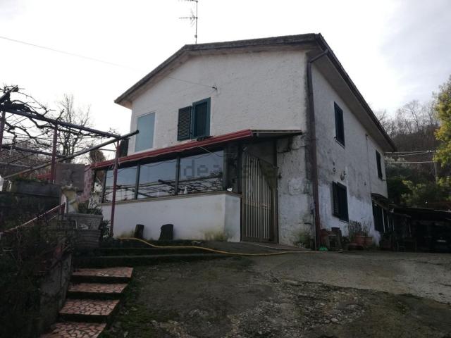Case e ville in vendita di 160 m² in Via Pietralata