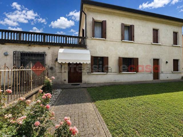 Case e ville in vendita di 160 m² in Via Roma