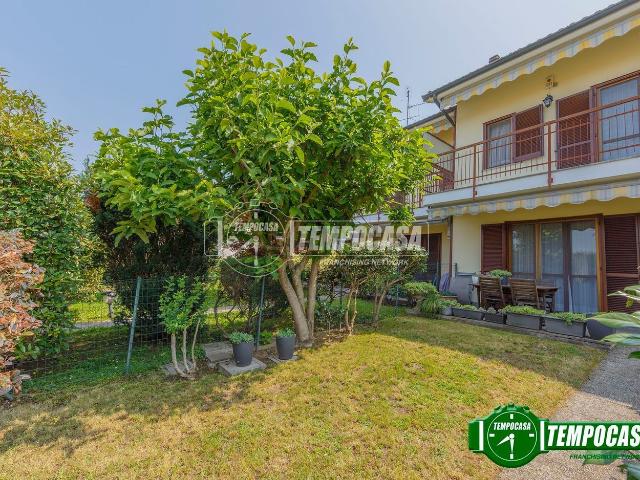 Case e ville in vendita di 160 m² in Via Rossera