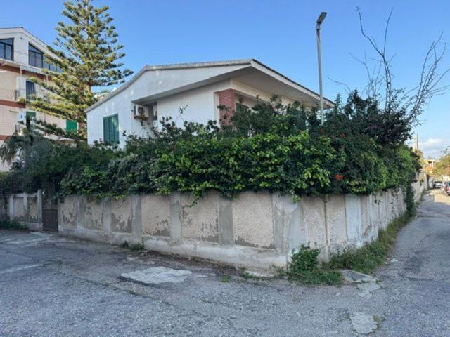 Case e ville in vendita di 160 m² in Via Raffaello Franchini