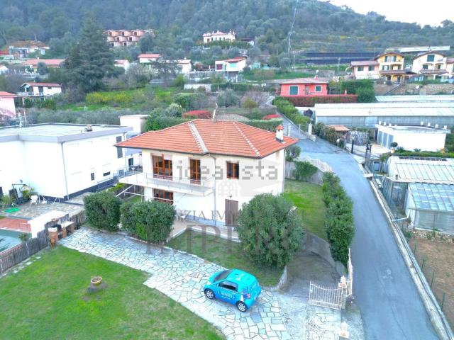Case e ville in vendita di 160 m² in Via Tamagna, 14