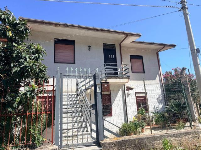 Case e ville in vendita di 160 m² in Via Tre Canali, 2