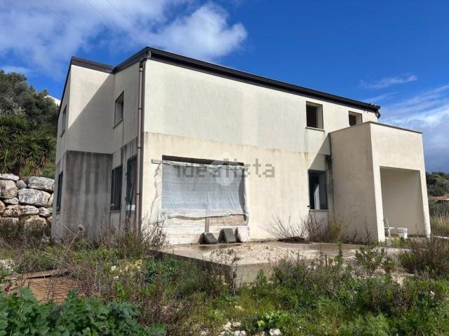 Case e ville in vendita di 160 m² in Via Urano, 49