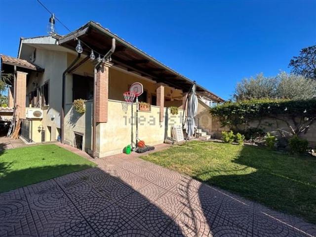 Case e ville in vendita di 160 m² in Viale di Castel Porziano