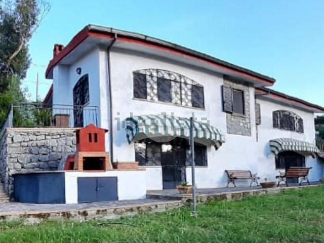 Case e ville in vendita di 160 m² in Contrada Romanella, 4