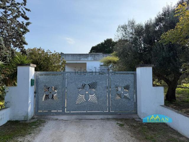 Case e ville in vendita di 160 m² in Strada Senza Nome, 581
