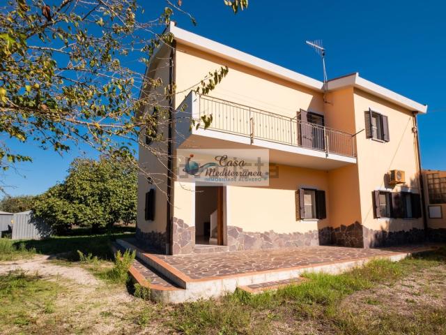 Case e ville in vendita di 160 m² in Strada Vicinale Tanca Farrà, 34