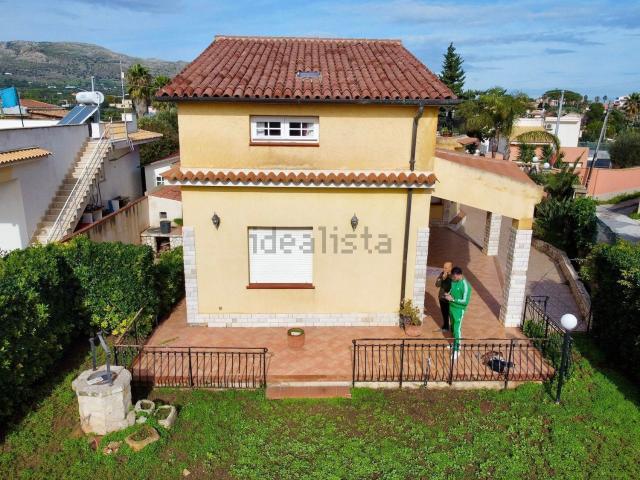 Case e ville in vendita di 161 m² in Traversa III di Via dei Nuri, 22