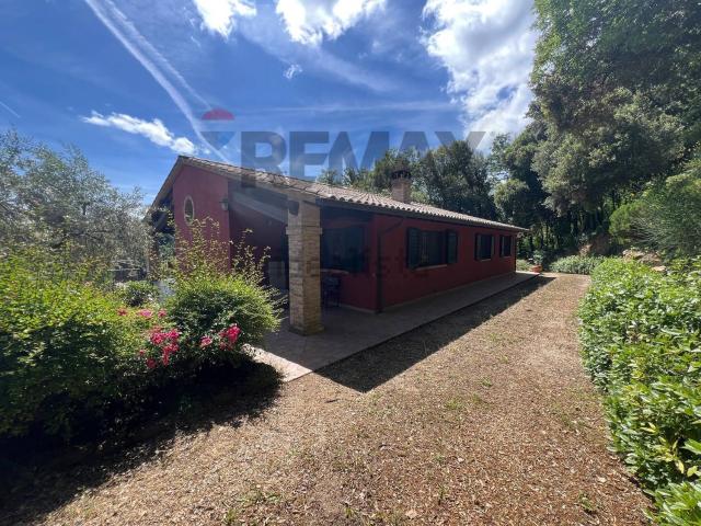Case e ville in vendita di 161 m² in Via Cinque Cerri, 92