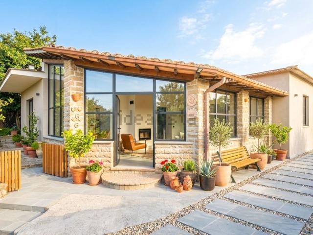 Case e ville in vendita di 161 m² in Via dell&apos Ente, 13