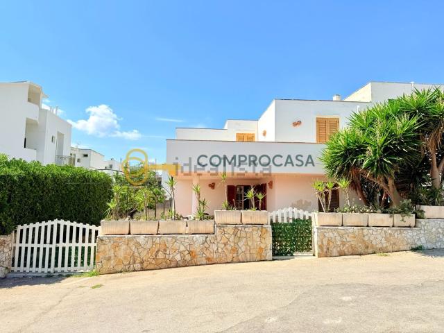 Case e ville in vendita di 161 m² in Via Ofanto, 3