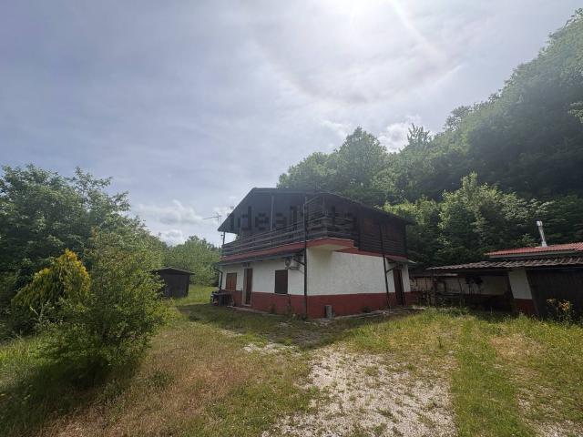 Case e ville in vendita di 161 m² in Via Salaria Vecchia, 2