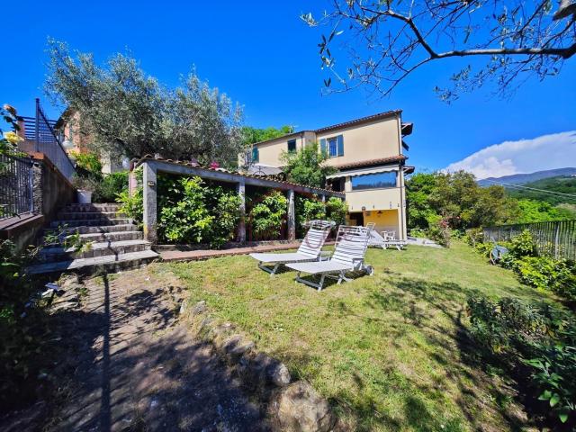 Case e ville in vendita di 162 m² in Via Canalburo, 66