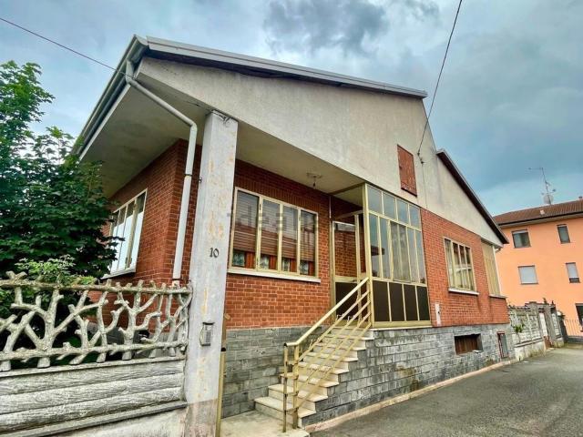 Case e ville in vendita di 162 m² in Via Circonvallazione, 10