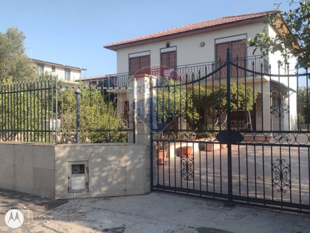 Case e ville in vendita di 162 m² in Via Saracina, 3