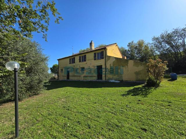 Case e ville in vendita di 162 m² in Via Valle Oscura