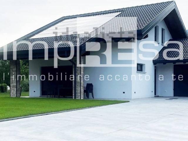 Case e ville in vendita di 163 m² in Via L. Pozzi