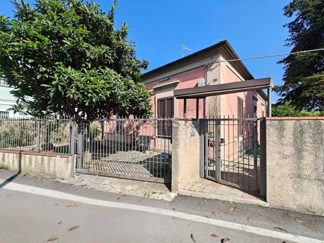 Case e ville in vendita di 163 m² in Via Solferino