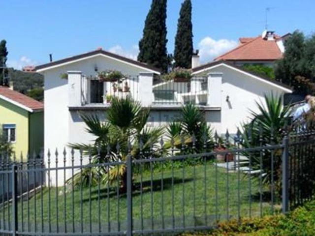 Case e ville in vendita di 163 m² in Via Privata Altamira, 16