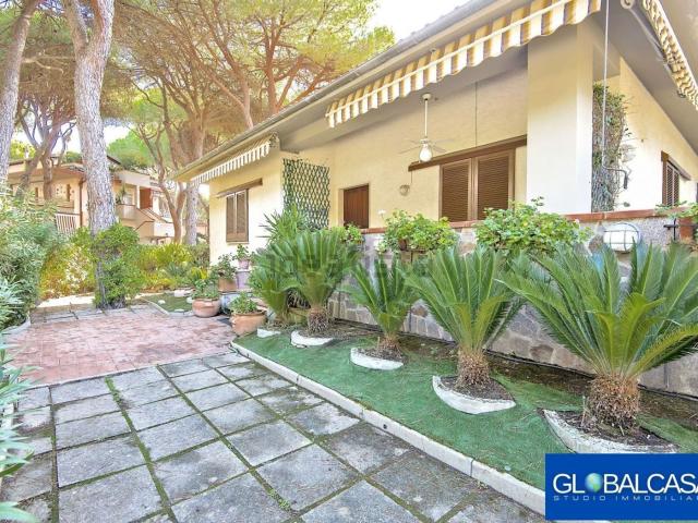 Case e ville in vendita di 164 m² in Via del Giglio, 16